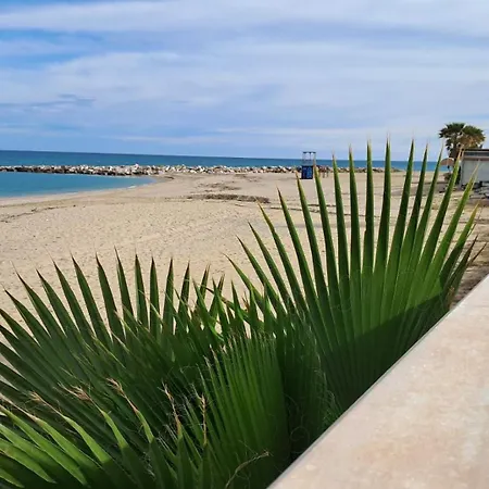 Apartamento Piso Beautiful & Spacious - 50 Meters From The *