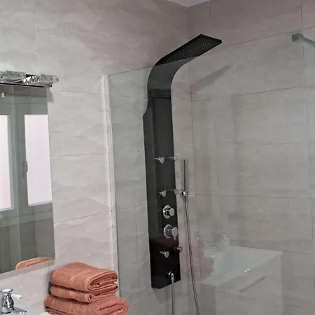 Piso Beautiful & Spacious - 50 Meters From The Apartamento *